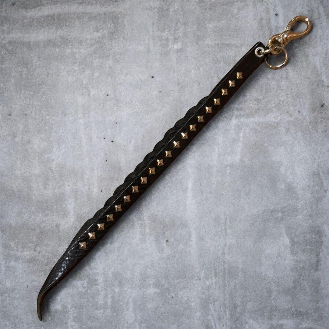 【美品】キャリー　スタッズ　レザー　キーホルダー　オモシーチャンネル　スタッズ