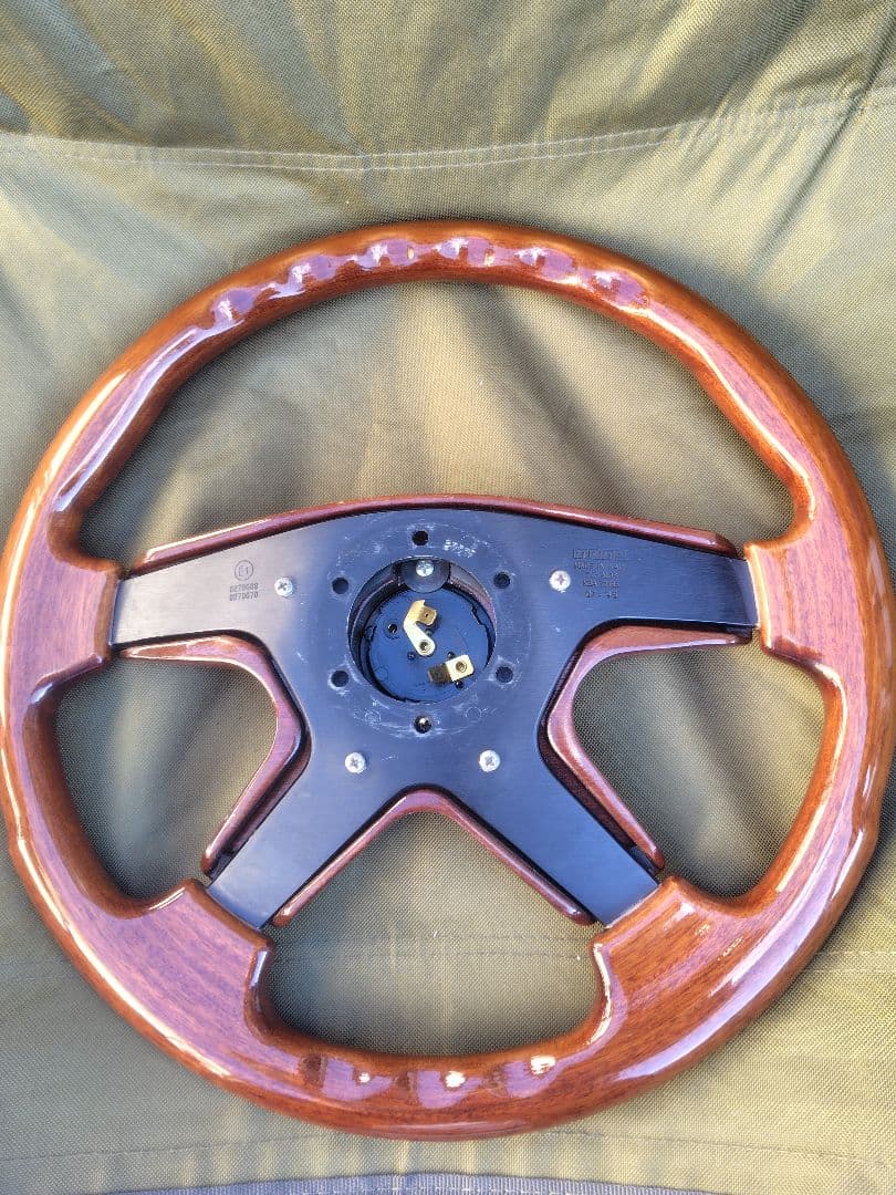 MOMO エトラ ステアリング 本体