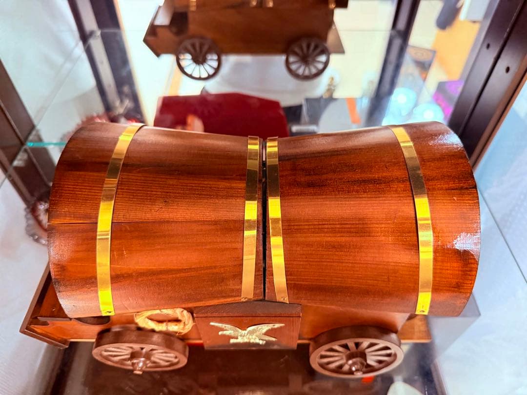 木製 車両型収納ボックスデカンター騎士の頭部デザインの装飾品 2 セット.