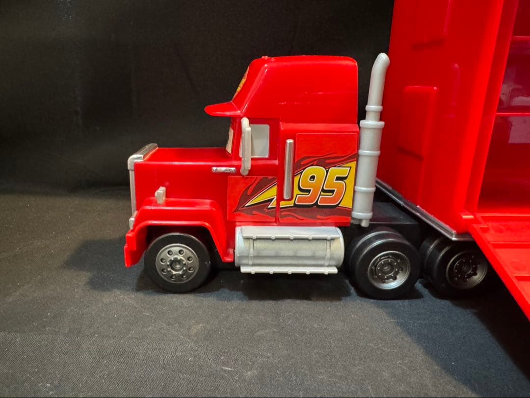 廃盤TOMICA トミカ カーズ たくさんのせよう！大きなマック（カーズ3タイプ