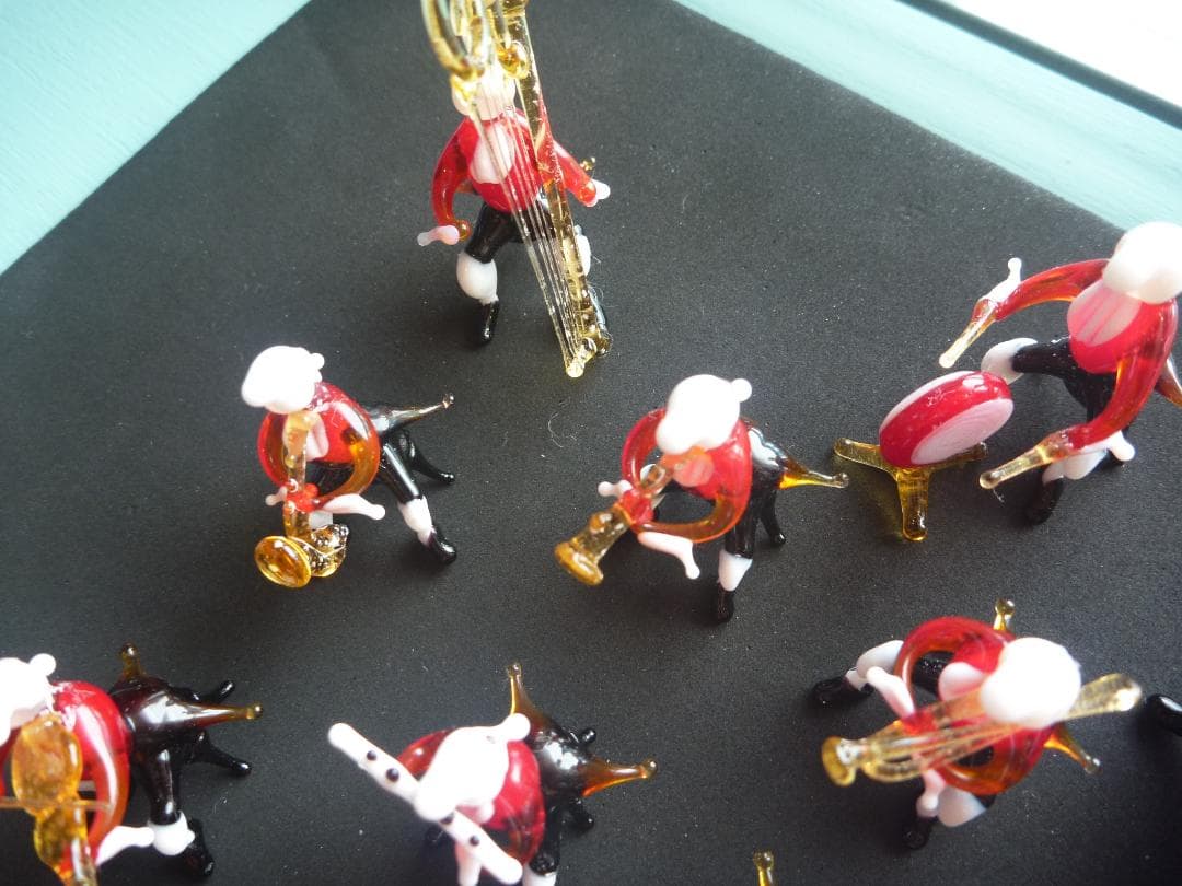 美品！ガラス細工 オーケストラ1３体＋おまけブルーオーケストラ６体＋ガラスケース