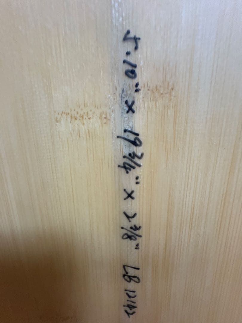 貴重な最新型ライトニングボルトバンブー素材のショートボード 黒い稲妻デザイン