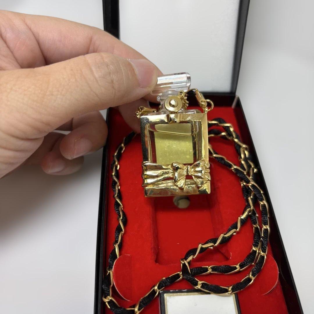 CHANEL　携帯香水 ペンダント　シャネルリボン香水ネックレス