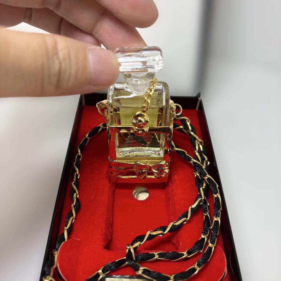 CHANEL　携帯香水 ペンダント　シャネルリボン香水ネックレス