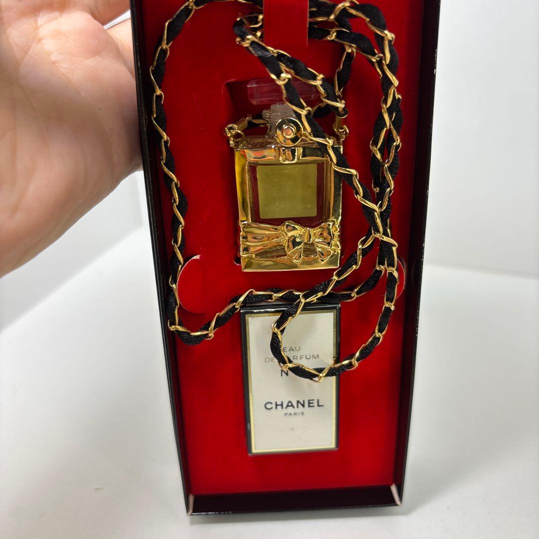 CHANEL　携帯香水 ペンダント　シャネルリボン香水ネックレス
