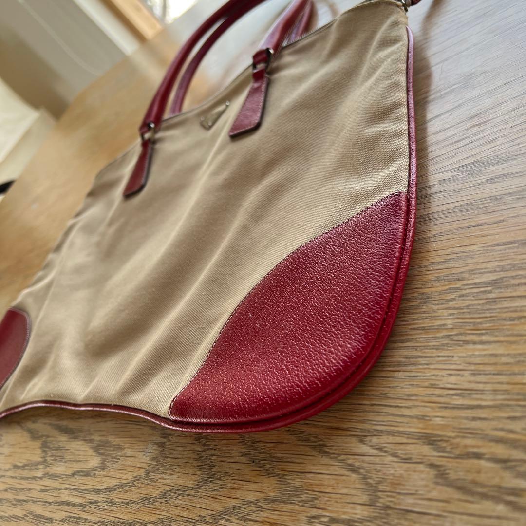プラダ ベージュと赤 トートバッグ