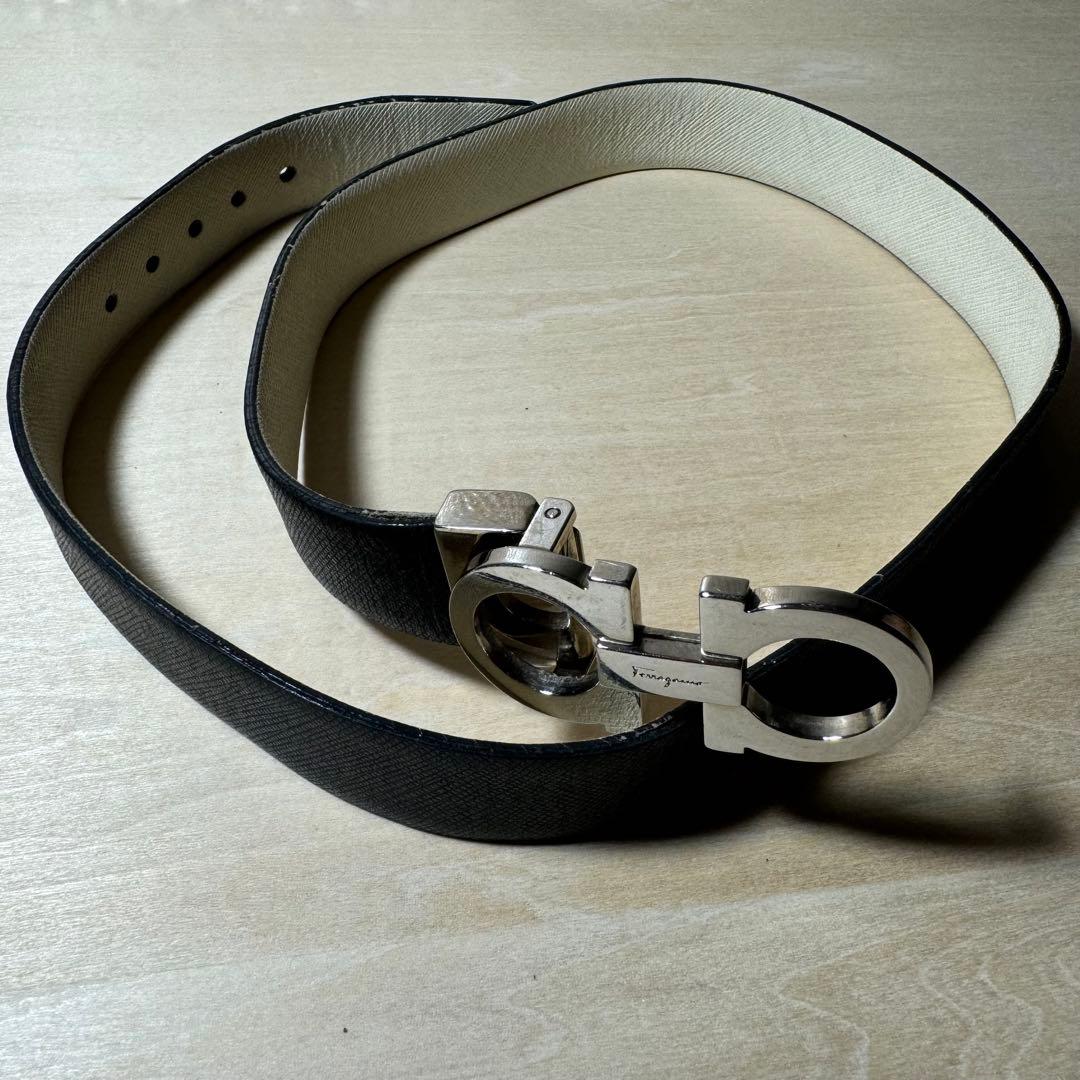 フェラガモ　リバーシブルレザーベルト　ブラック/アイボリー