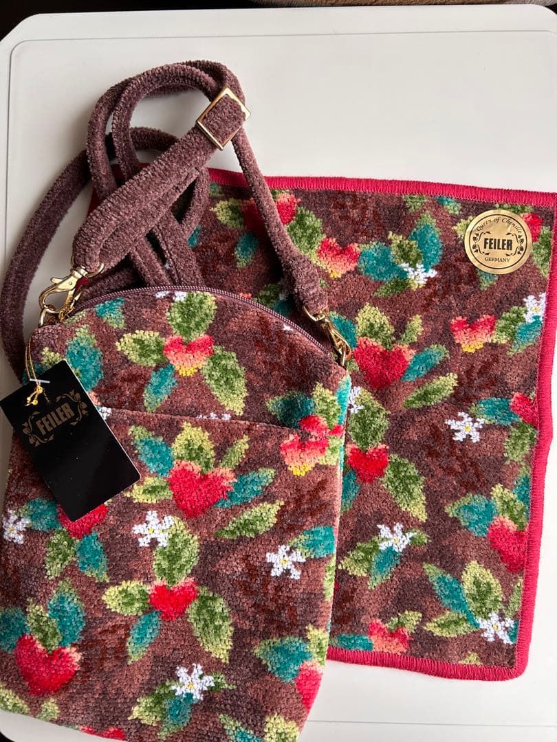 FEILER フルーティングハート　ポーチ、ハンカチセット