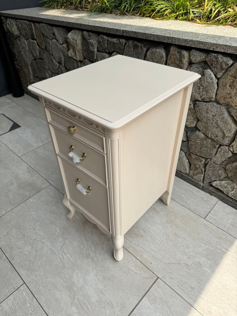 【ほぼ新品未使用！フルール サイドチェスト】　猫脚　淡いアイボリー