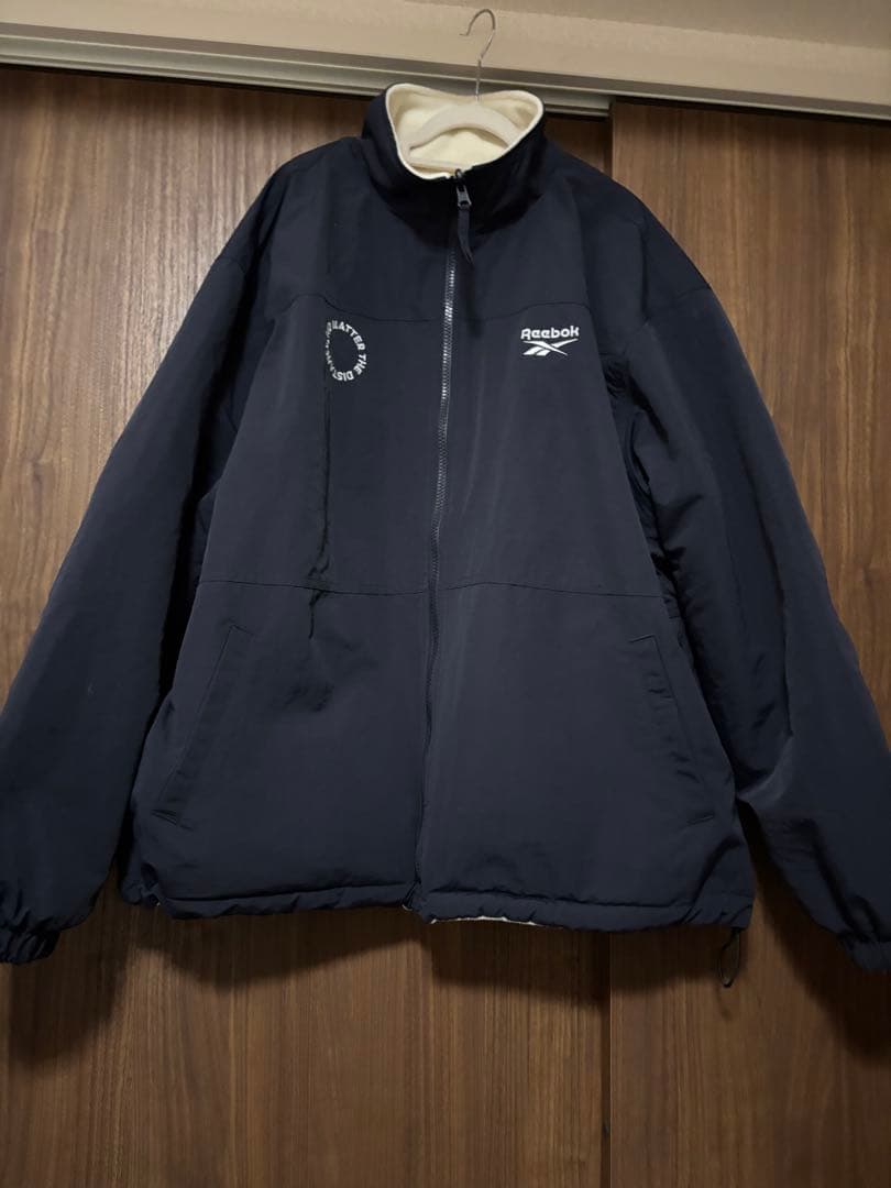 Reebok リバーシブルブルゾン　ネイビーLサイズ