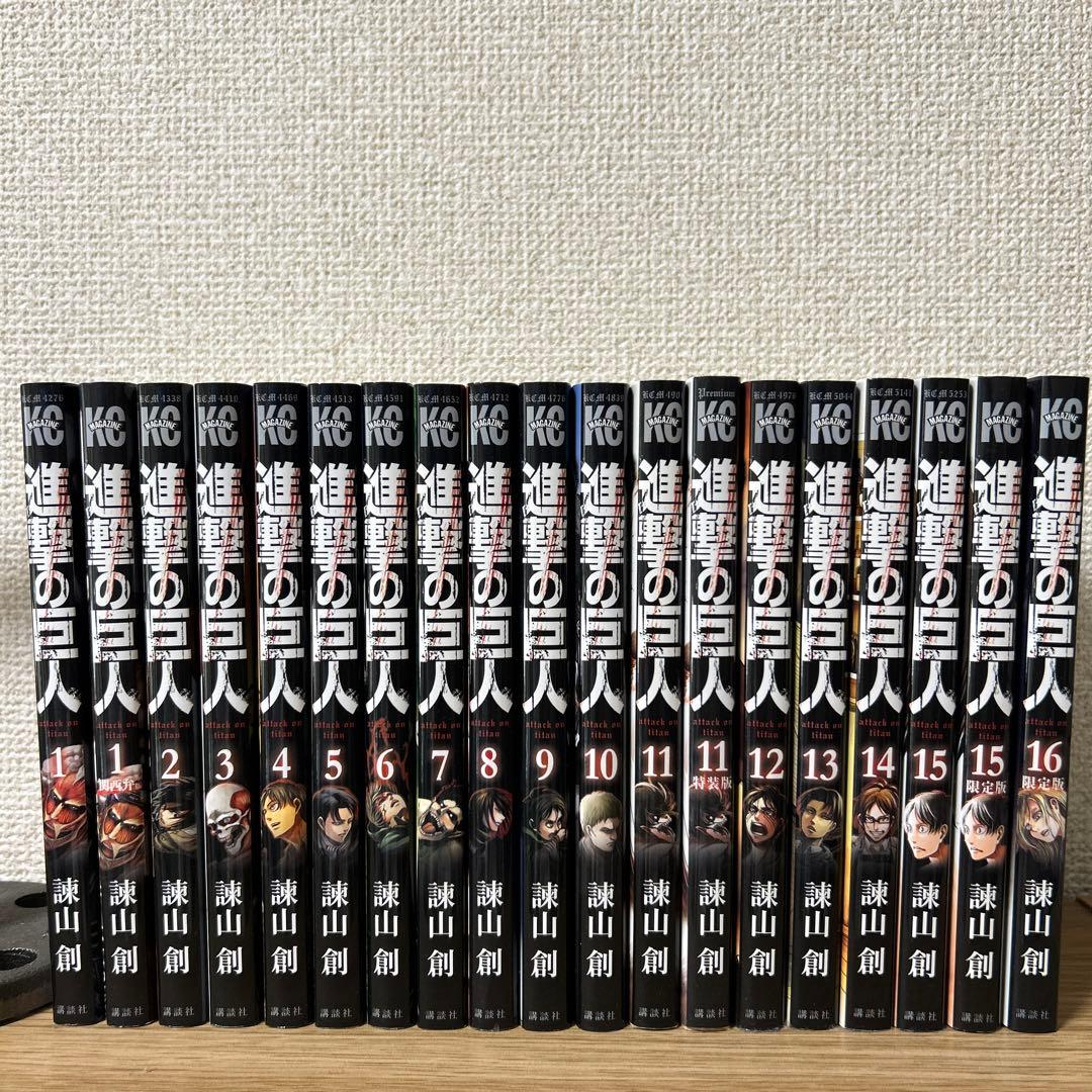 進撃の巨人1〜34巻＋キャラクター名鑑＋DVD前編後編　3Dポストカード&シール