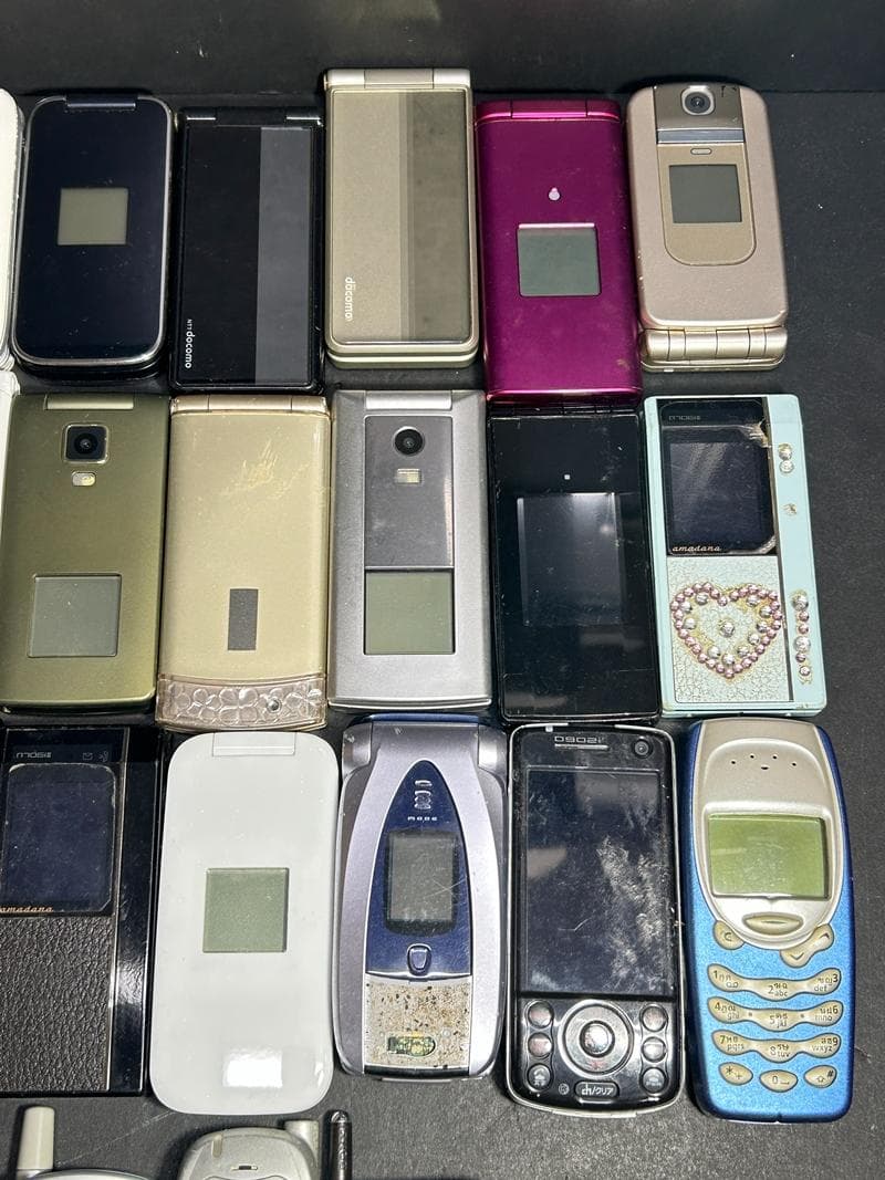 大量 携帯電話 ガラケー docomo/au 他 37台 ジャンク 部品取り