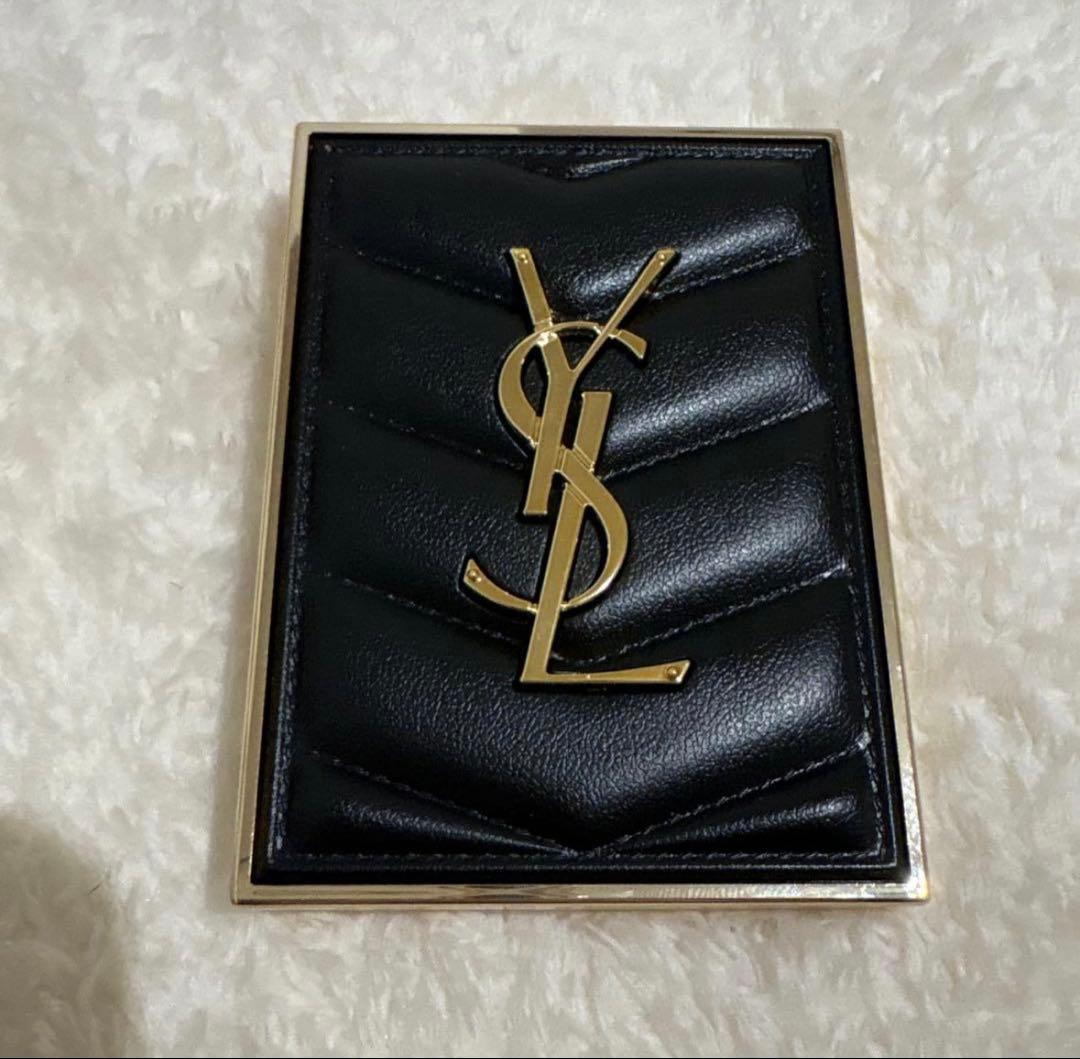 新品　イヴ・サンローラン　ミニクチュールクラッチ500