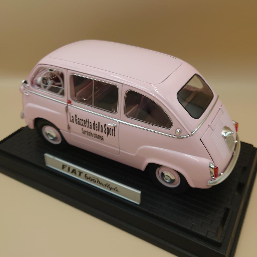 1/18 フィアット600 ムルティプラ FIAT Multipla ミニカー