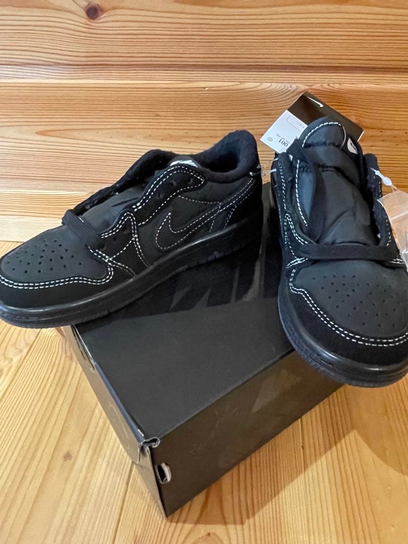 新品未使用 Travis Scott × Nike Air Jordan 1