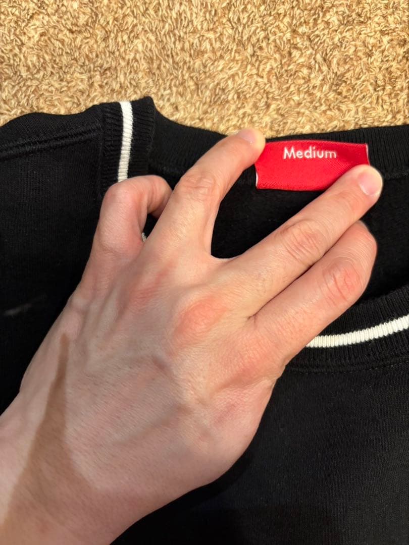 シュプリーム　supreme スウェット　刺繍ロゴ　黒赤　裏起毛