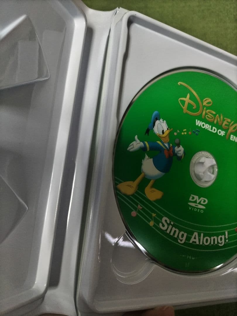 ワールドファミリー　シングアロングDVD、CDセット