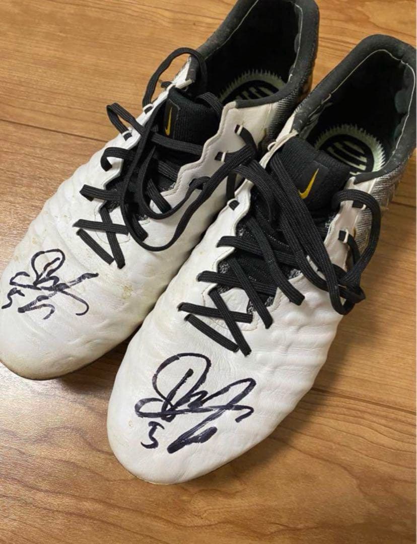 杉岡選手　サイン入りスパイク