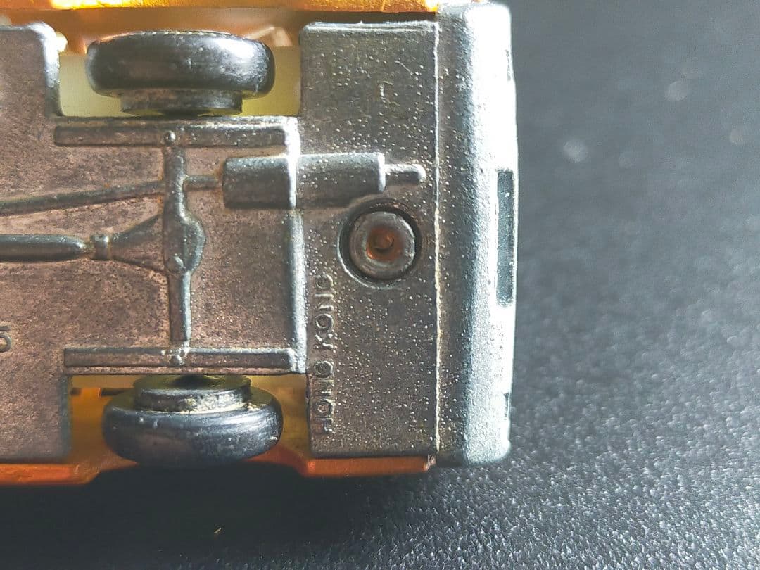 黒箱 トミカ No.33 ニッサン セドリック 4ドアハードトップ 香港製 香港