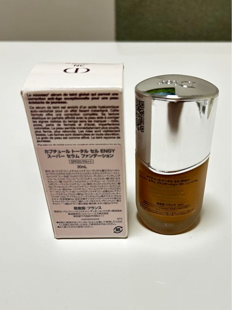 Dior カプチュール トータルセル ENGY スーパー セラムファンデーション
