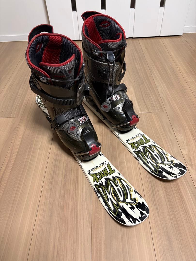 Trick スキー板とキスマークブーツセット　ファンスキー　ショートスキー