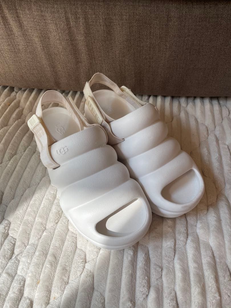 UGG Aww Yeah アーイヤー　US7 (24cm) レディース　サンダル