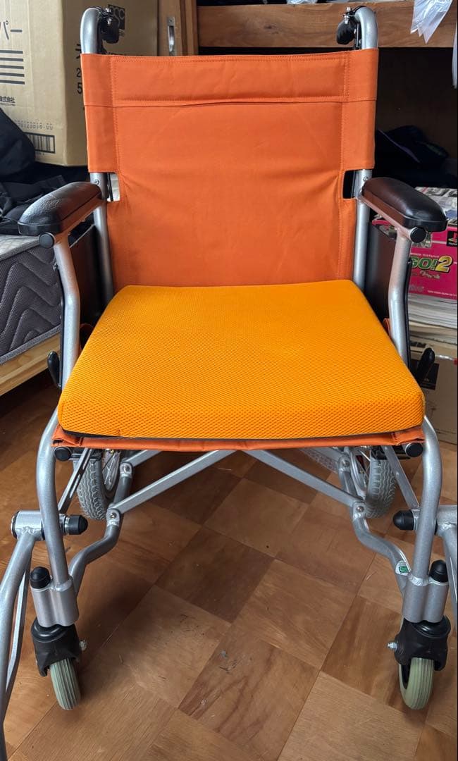 美和商事　介助式車椅子オレンジ色 軽量折りたたみ式