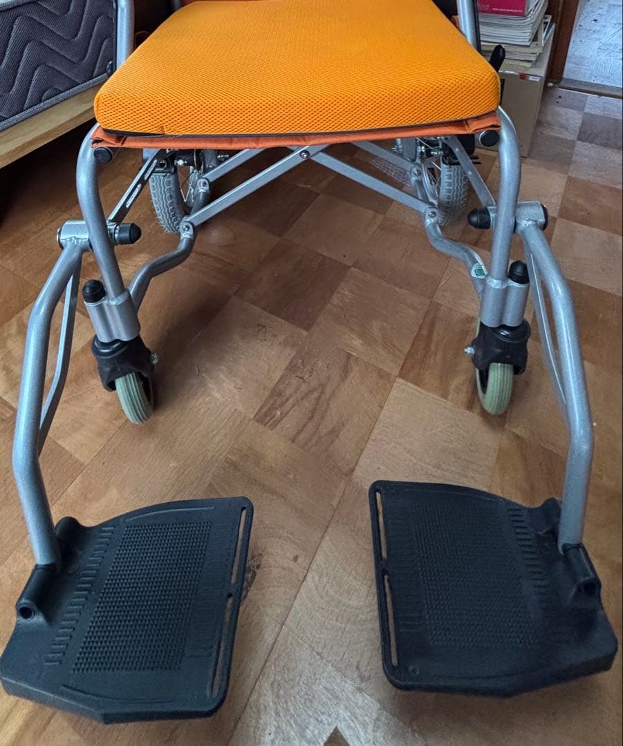 美和商事　介助式車椅子オレンジ色 軽量折りたたみ式