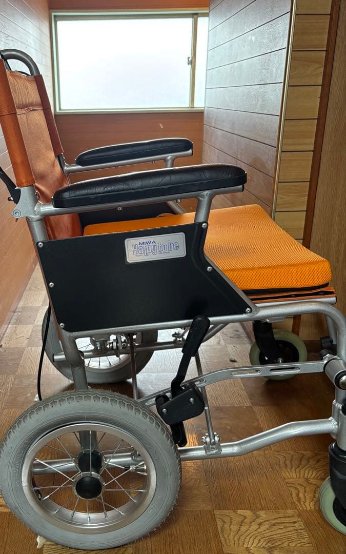 美和商事　介助式車椅子オレンジ色 軽量折りたたみ式