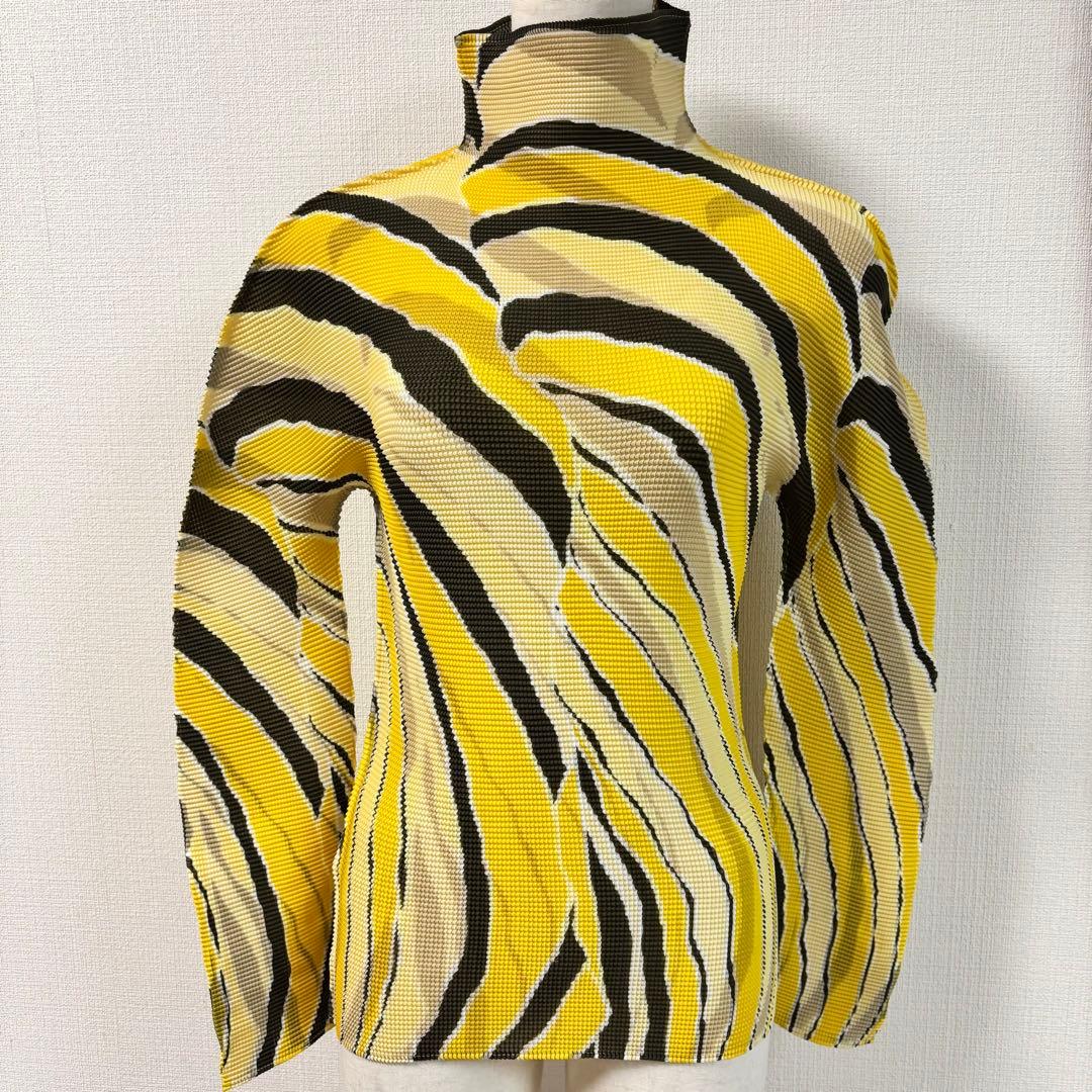 美品◇me ISSEY MIYAKE◇ゼブラ柄ボトルネック カットソー◇イエロー