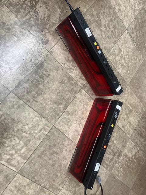 三菱ふそう 新型スーパーグレート LEDテールランプ⑩’