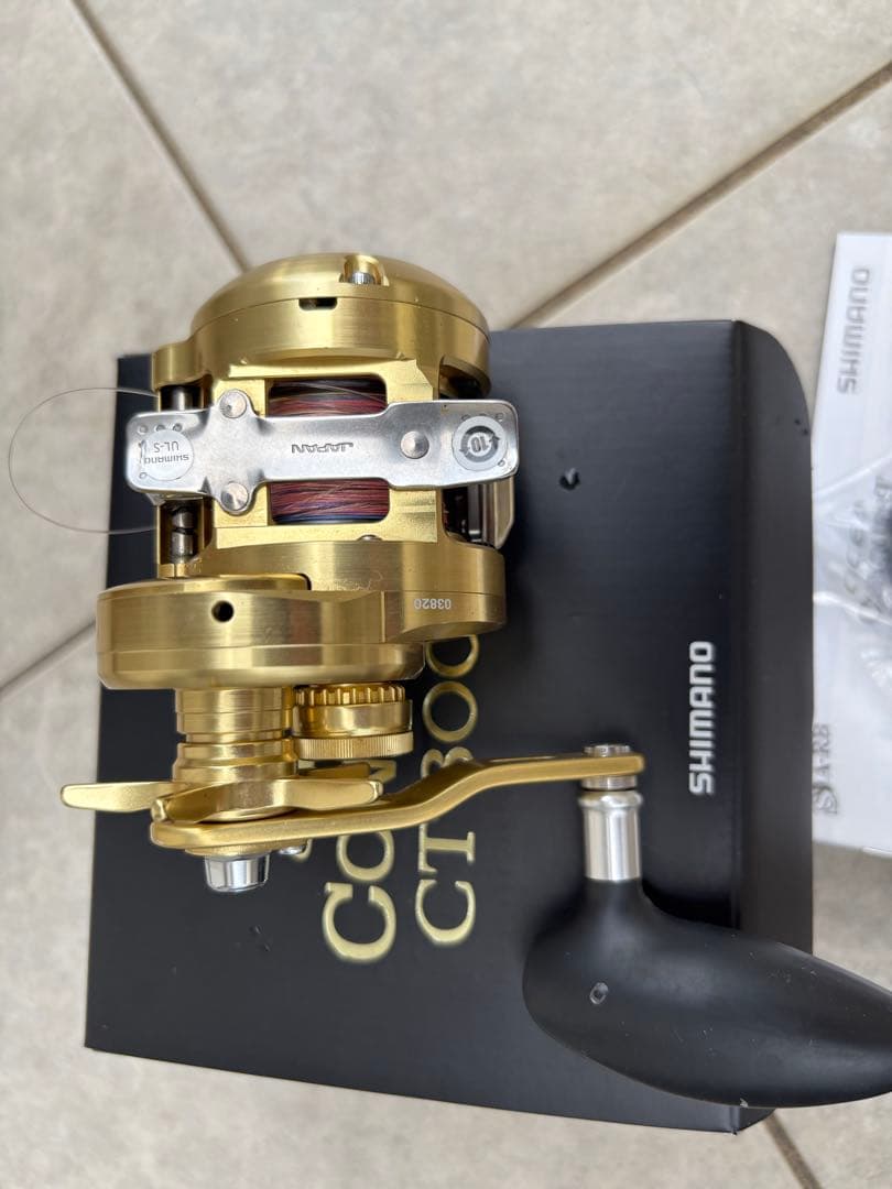 シマノ 18 オシアコンクエストCT 300HG(右)