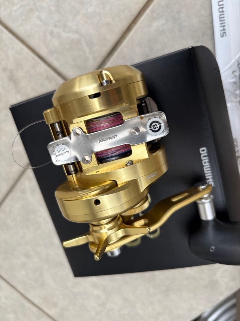 シマノ 18 オシアコンクエストCT 300HG(右)