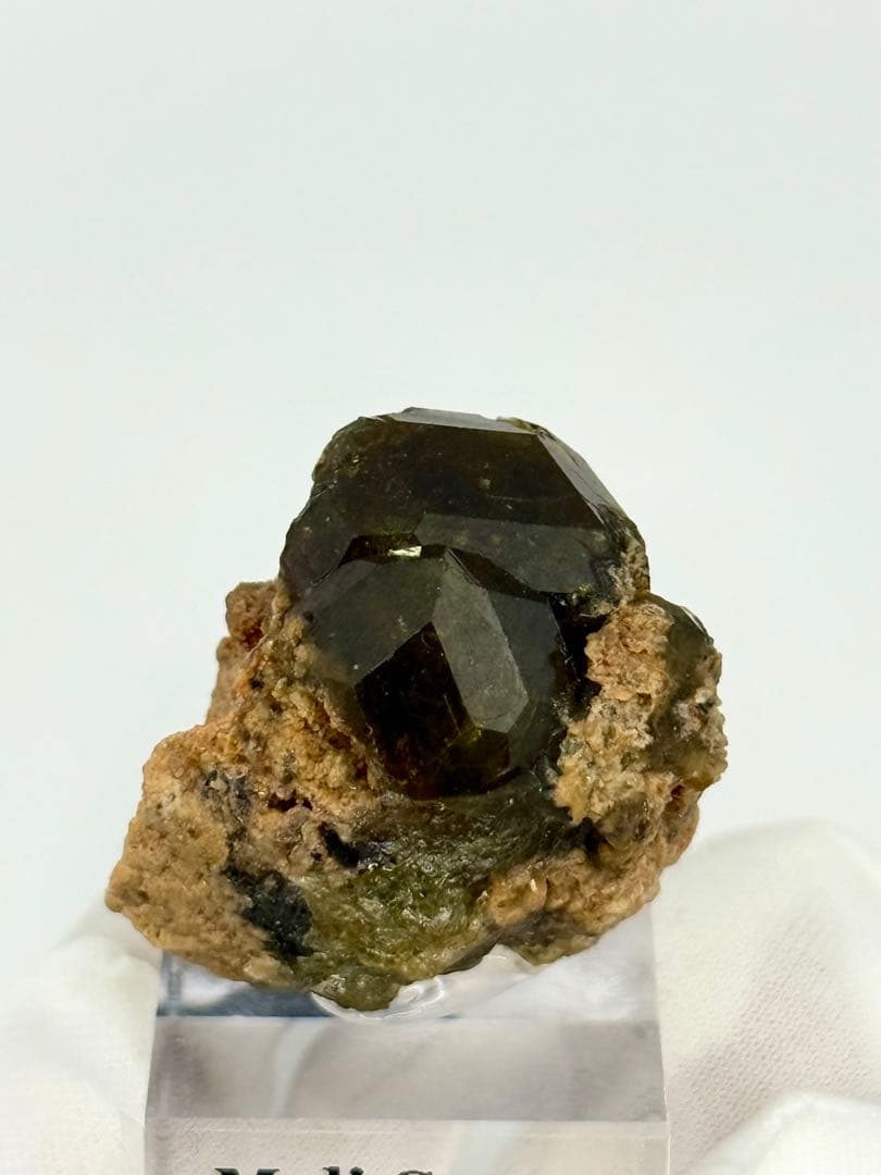 マリガーネット　灰礬柘榴石　灰鉄柘榴石　原石　鉱物標本　鉱石　ガーネット