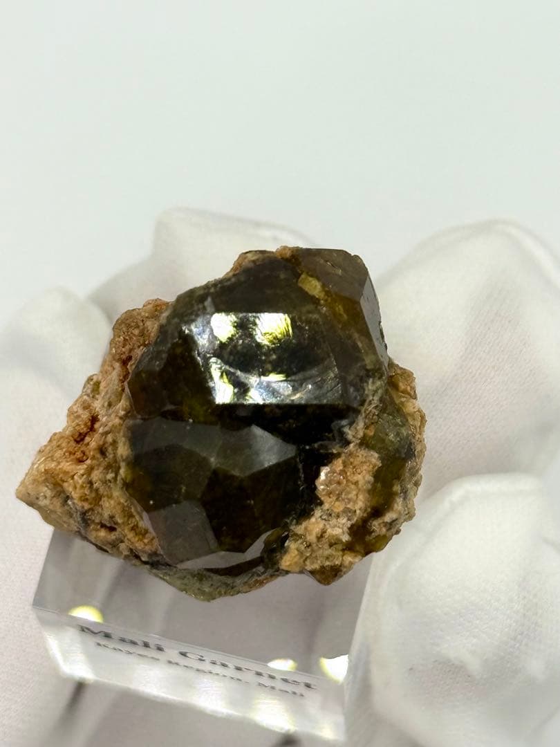 マリガーネット　灰礬柘榴石　灰鉄柘榴石　原石　鉱物標本　鉱石　ガーネット