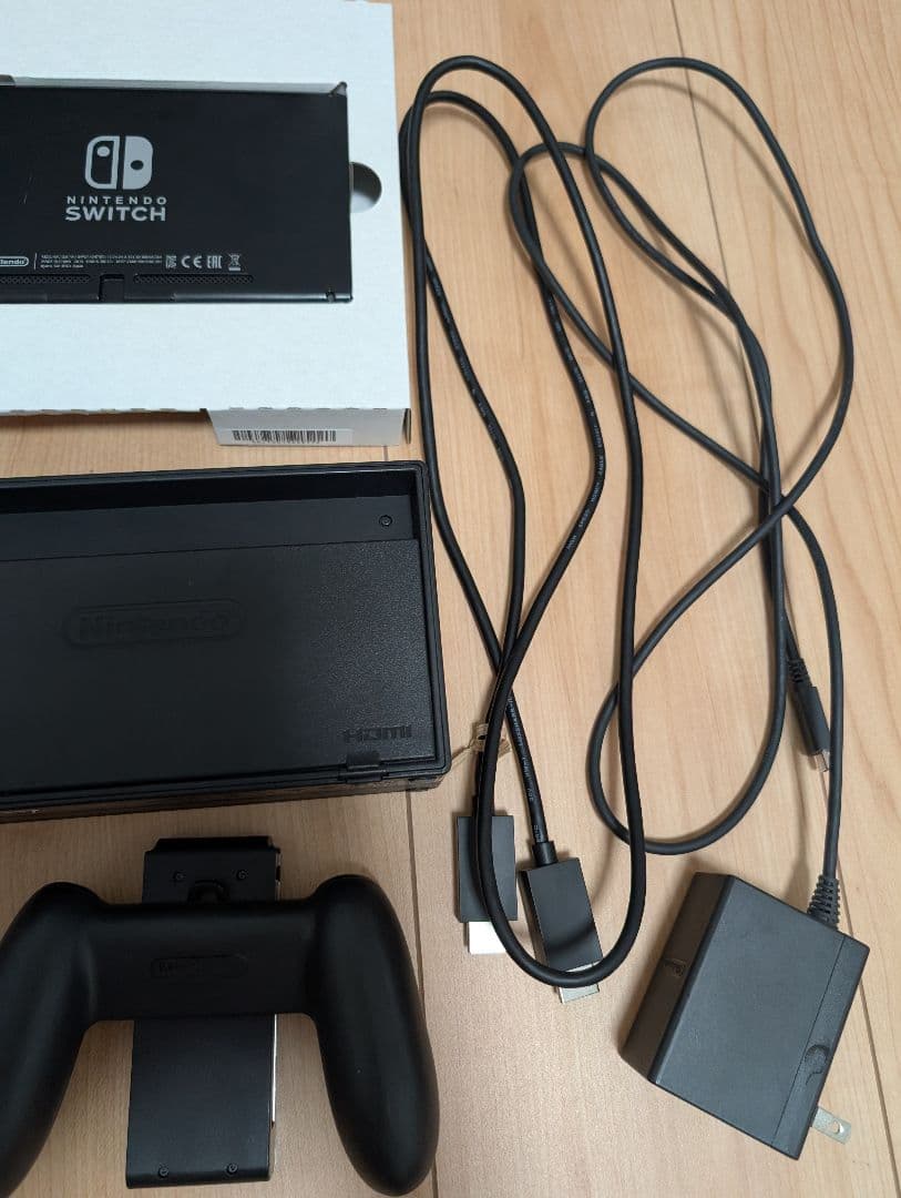 Nintendo Switch本体 +Joy-Con +ソフト2本