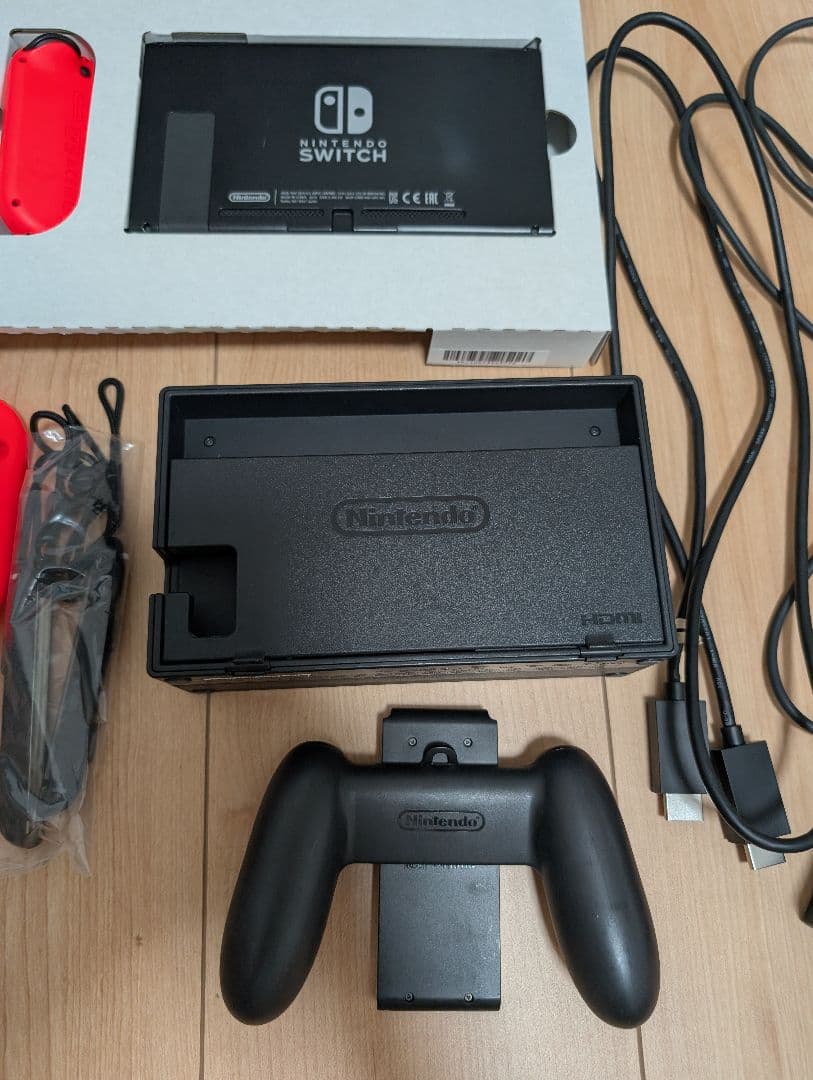 Nintendo Switch本体 +Joy-Con +ソフト2本