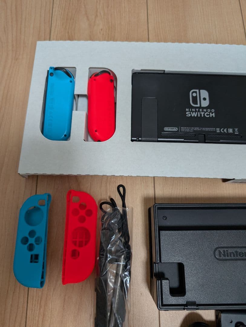 Nintendo Switch本体 +Joy-Con +ソフト2本