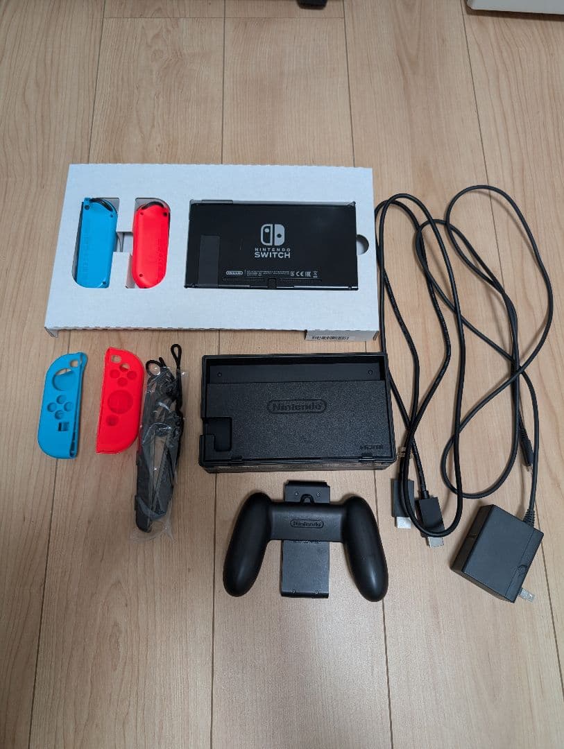Nintendo Switch本体 +Joy-Con +ソフト2本