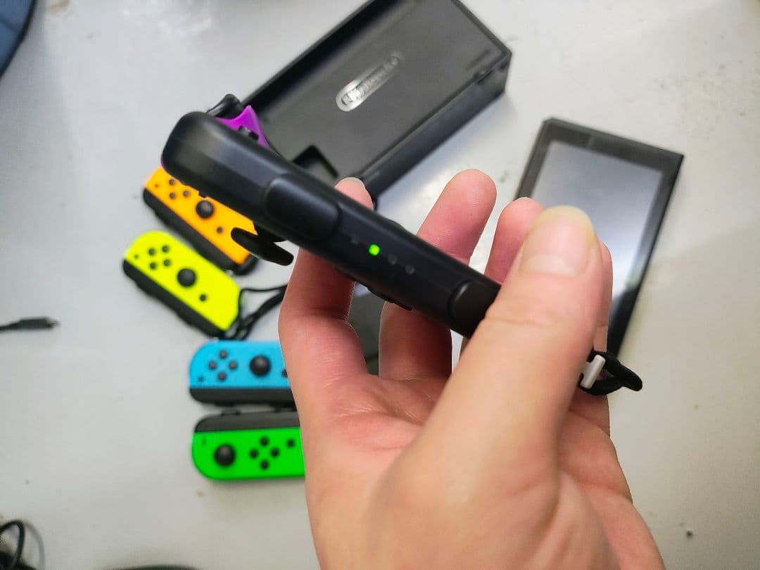 d*7様 Nintendo Switch 本体 多色Joy-Con付き