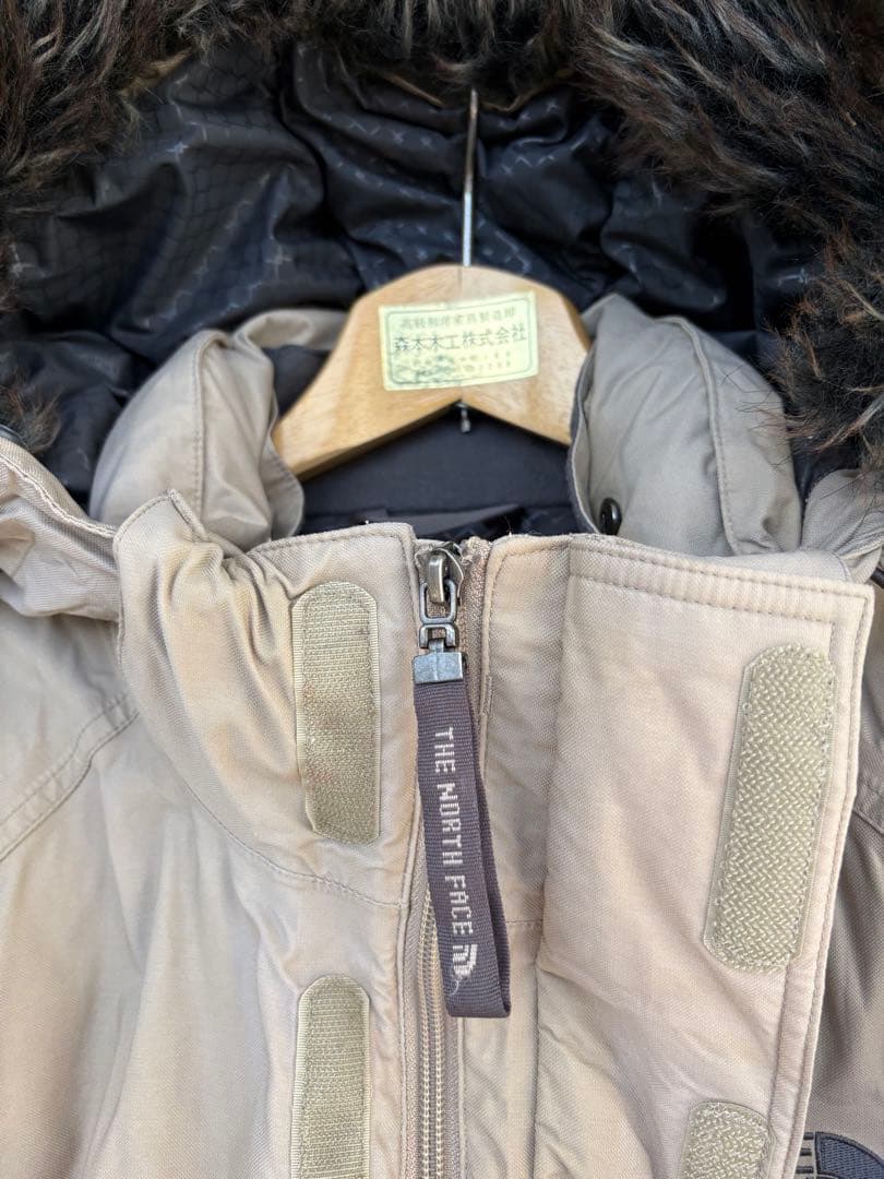 THE NORTH FACE ベージュダウンジャケット