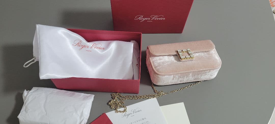 ロジェヴィヴィエ クラッチ ピンク