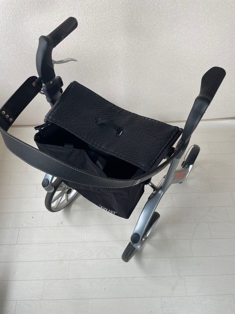 歩行車 : レッツフライ