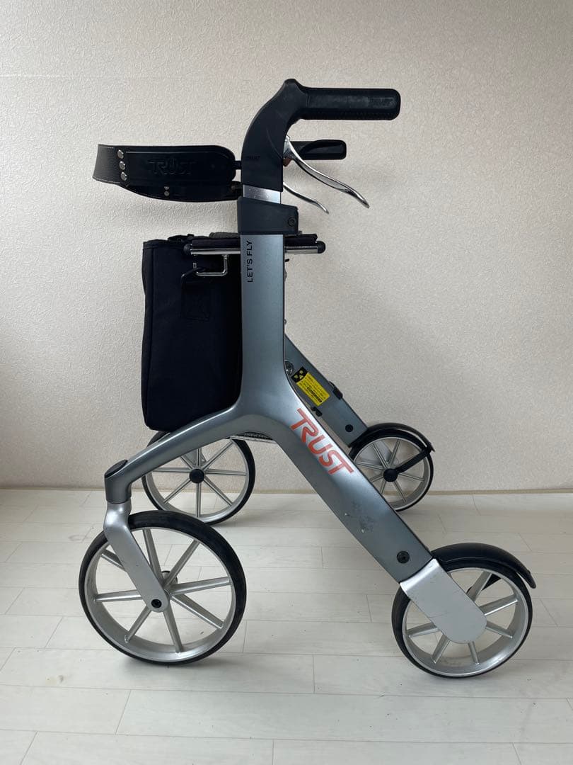 歩行車 : レッツフライ