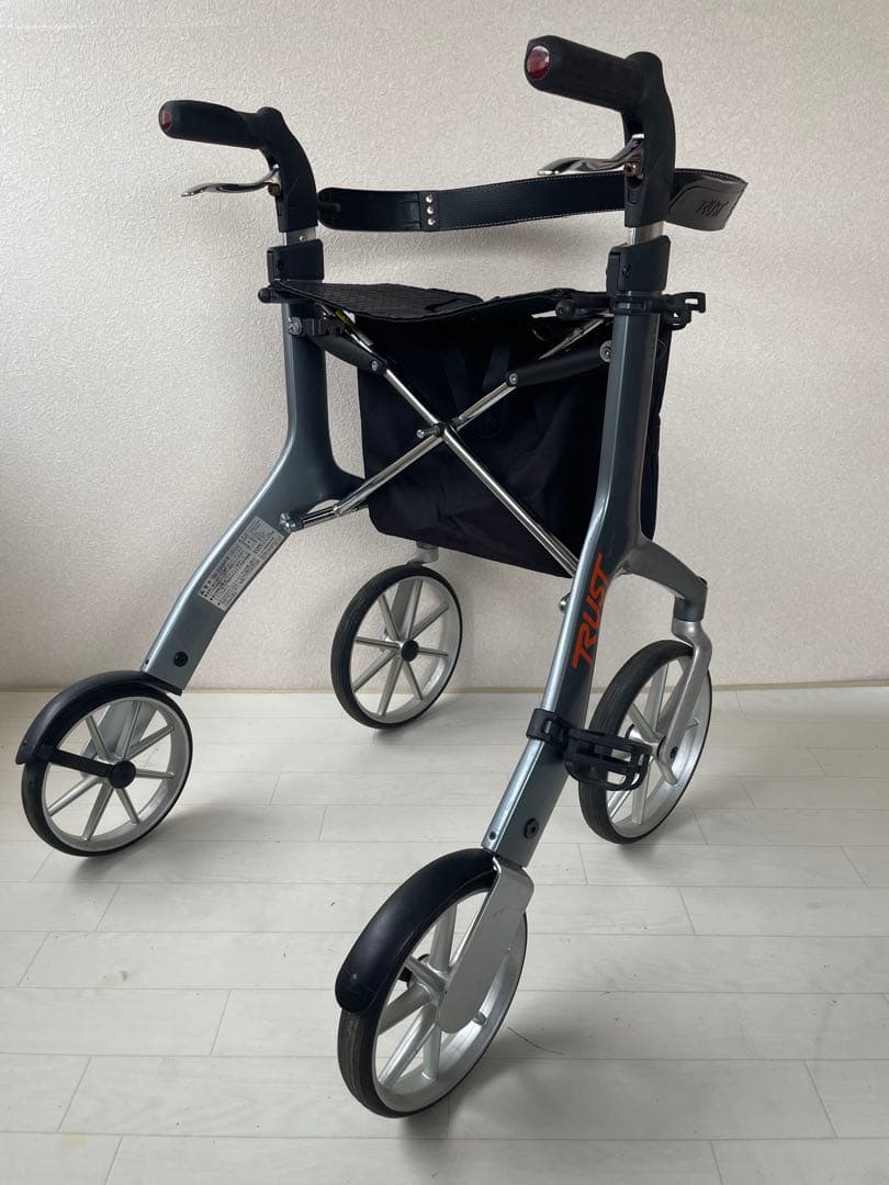 歩行車 : レッツフライ