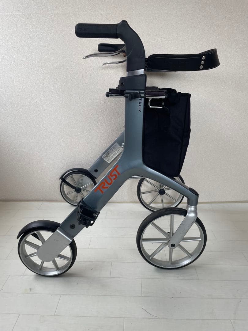 歩行車 : レッツフライ