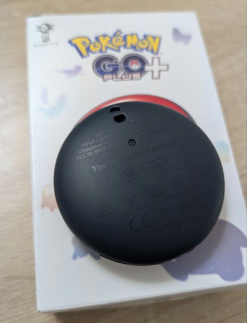 Pokémon GO Plus 本体と付属品