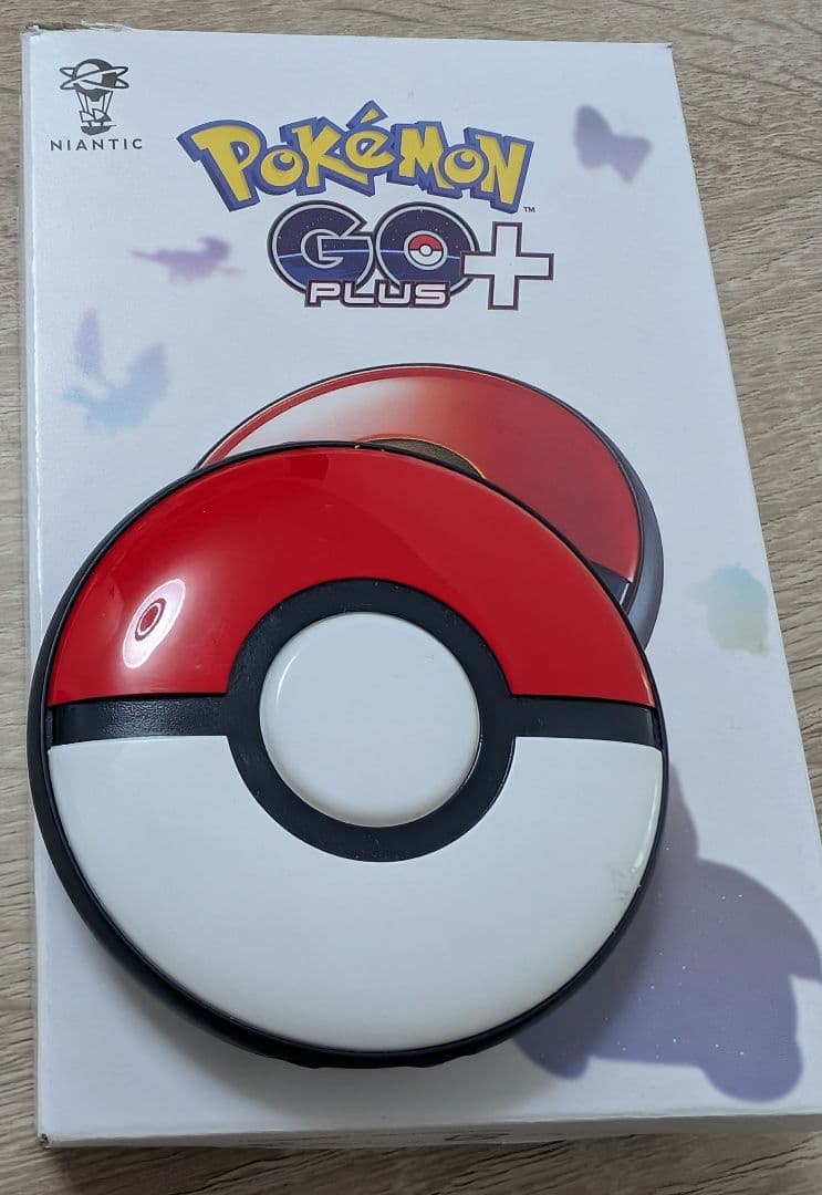 Pokémon GO Plus 本体と付属品