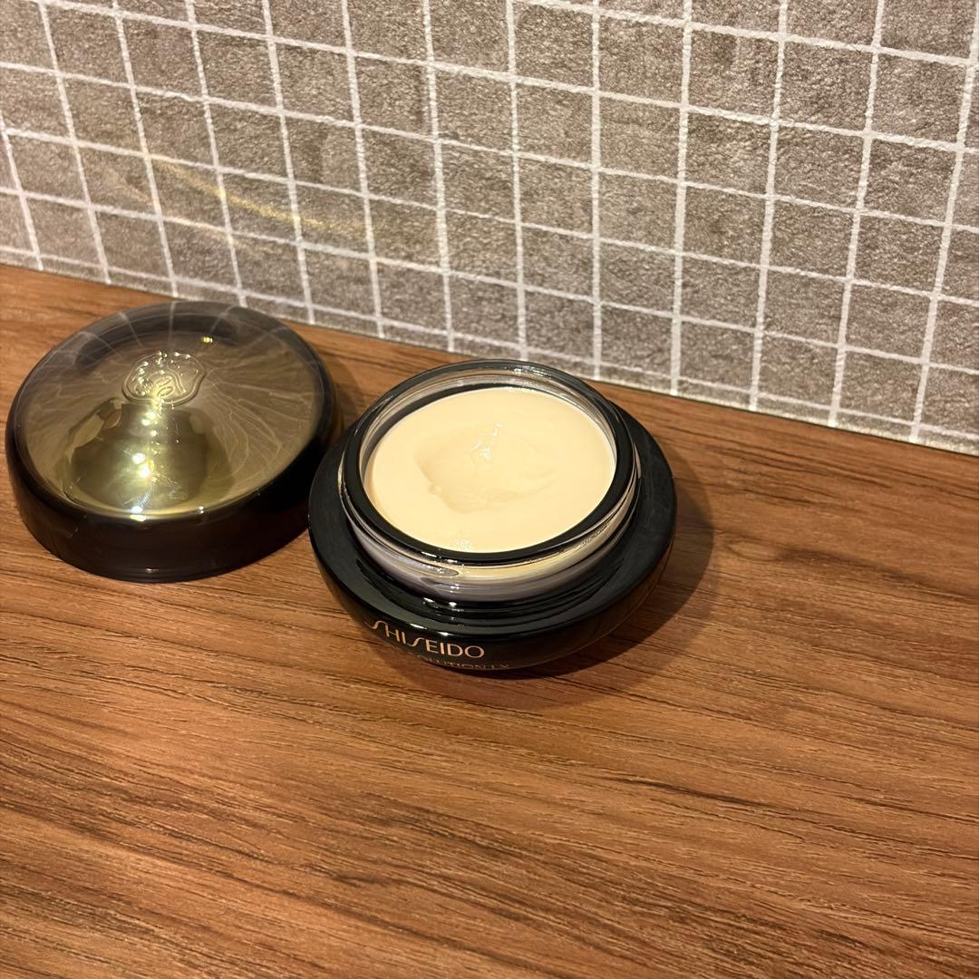 フューチャーソリューションLXアイアンドリップコントアRクリームe