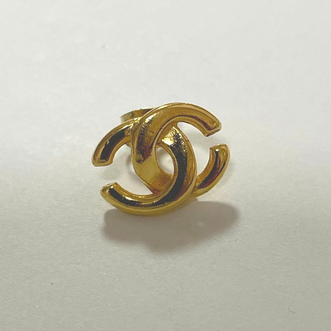 極美品【片耳】 CHANEL ココマーク ピアス ゴールド　01 P 刻印あり